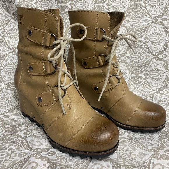 Sorel Shoes - Sorel Joan of Arctic Wedge Boot / Tan - Size 8